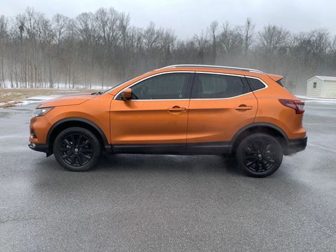 Used 2022 Nissan Rogue Sport SV w/ Technology Package image 4