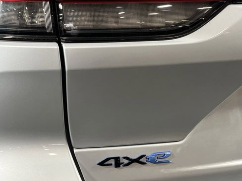 Used 2022 Jeep Grand Cherokee Overland w/ Advanced Protech Group III image 19