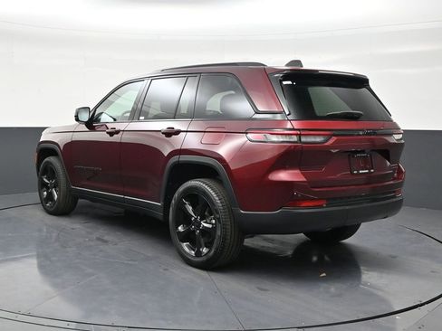 Used 2025 Jeep Grand Cherokee Limited w/ Black Appearance Package RWD image 3