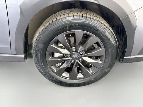 Used 2025 Subaru Outback Onyx Edition AWD/4WD image 32