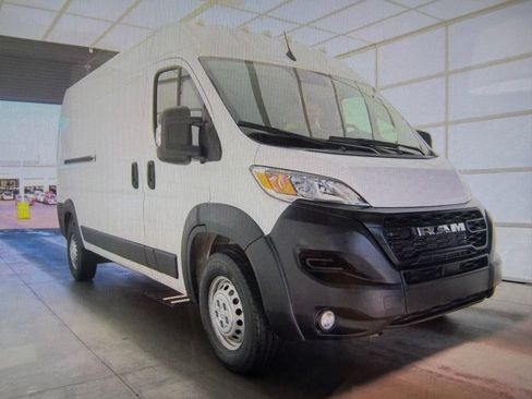Used 2025 RAM ProMaster 2500 w/ Convenience Group FWD image 3