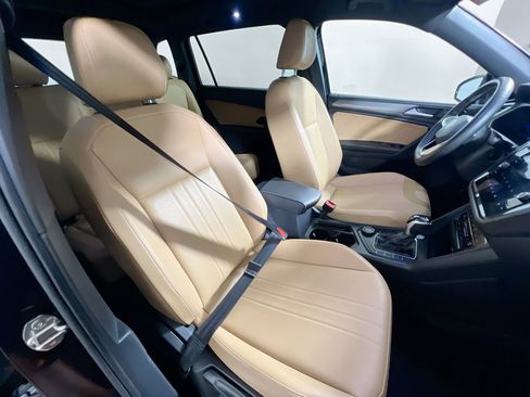 Used 2023 Volkswagen Tiguan SE image 31