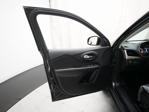 Used 2015 Jeep Cherokee Latitude w/ Comfort/Convenience Group image 26