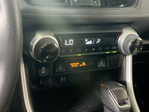 Used 2019 Toyota RAV4 XLE Premium w/ Cold Weather Package AWD/4WD image 15