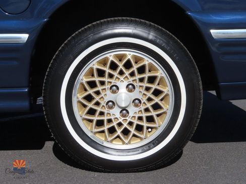 Used 1995 Chrysler Town & Country 4dr Wagon FWD image 21