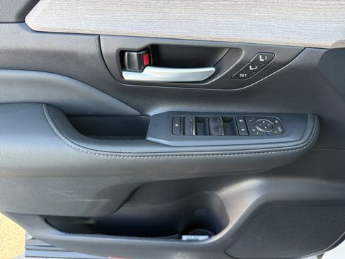 New 2026 Toyota Grand Highlander AWD Hybrid image 18