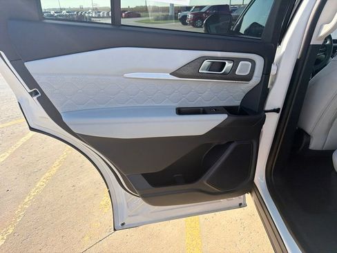 New 2026 Ford Explorer Platinum w/ LUX Leather Package AWD/4WD image 18
