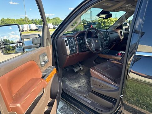 Used 2016 Chevrolet Silverado 2500 High Country w/ Duramax Plus Package AWD/4WD image 5