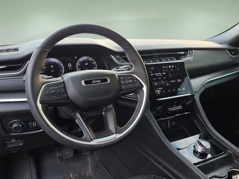 Used 2024 Jeep Grand Cherokee Altitude image 27