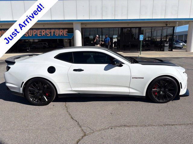 Used 2021 Chevrolet Camaro ZL1 RWD image 2