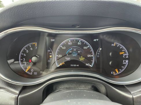 Used 2018 Jeep Grand Cherokee Laredo AWD/4WD image 9