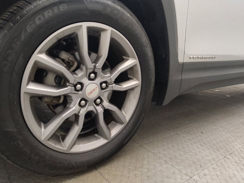 Used 2022 GMC Terrain SLT image 31