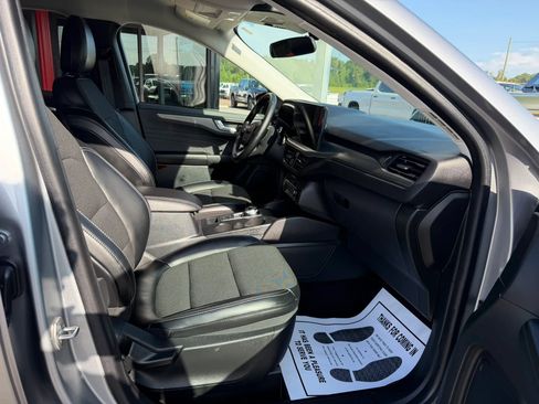 Used 2023 Ford Escape SE FWD image 12