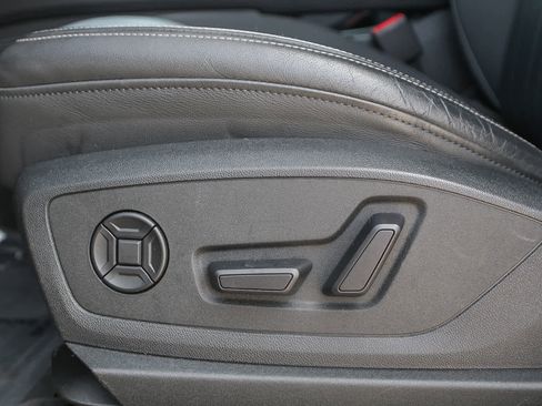 Used 2022 Audi e-tron Premium image 22