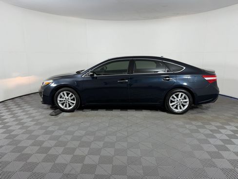 Used 2015 Toyota Avalon XLE Premium image 2
