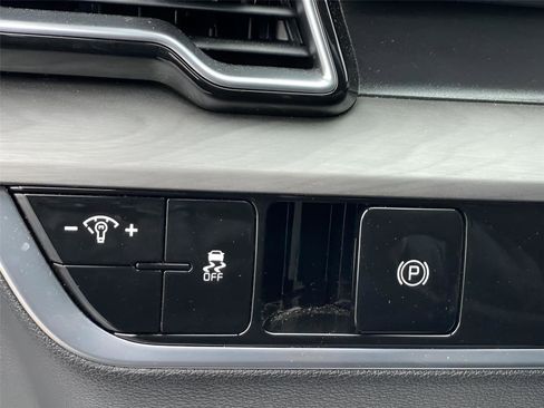 Used 2025 Kia Sportage X-Line image 25