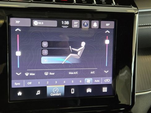 Used 2025 Jeep Grand Cherokee Laredo X image 44