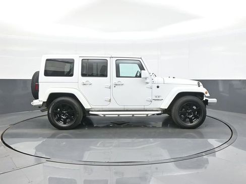 Used 2016 Jeep Wrangler Unlimited Sahara w/ Connectivity Group AWD/4WD image 8
