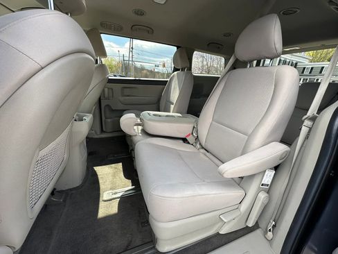 Used 2019 Kia Sedona LX image 16