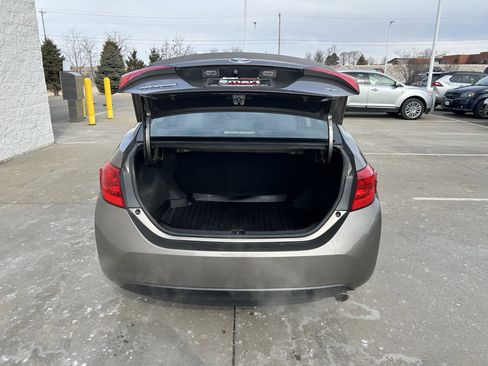 Used 2019 Toyota Corolla SE image 13