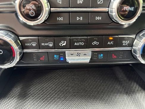 Certified 2023 Ford F150 Raptor w/ Raptor 37 Performance Package AWD/4WD image 33