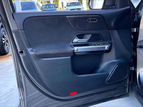 Used 2022 Mercedes-Benz GLB 250 image 16