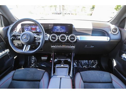 Used 2024 Mercedes-Benz EQB 300 4MATIC image 10