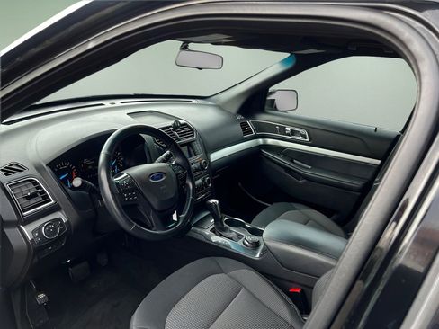 Used 2017 Ford Explorer XLT AWD/4WD image 30
