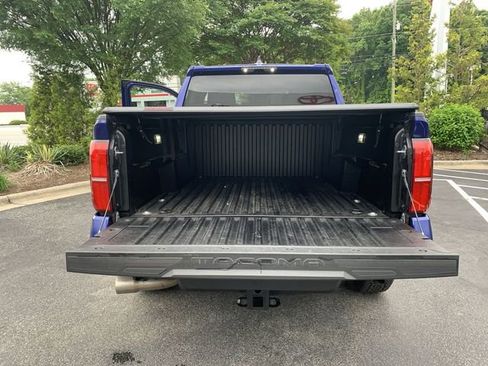 Certified 2025 Toyota Tacoma TRD Off-Road AWD/4WD image 31