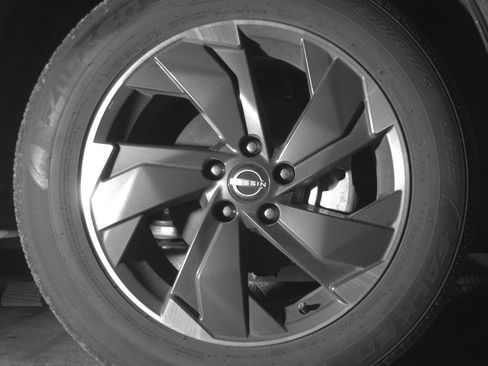 Used 2025 Nissan Rogue SV FWD image 13