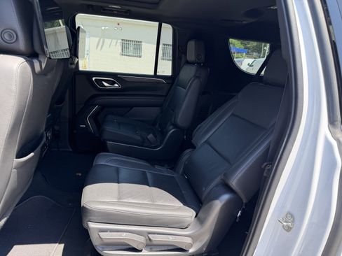 Used 2022 Chevrolet Suburban Z71 w/ Z71 Off-Road Package AWD/4WD image 13