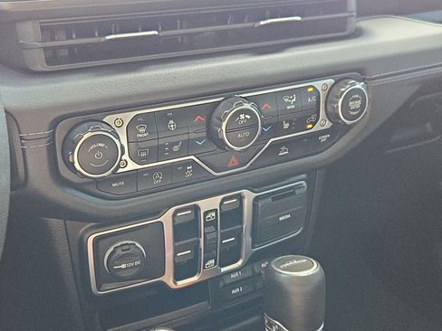 Used 2024 Jeep Gladiator Sport AWD/4WD image 26