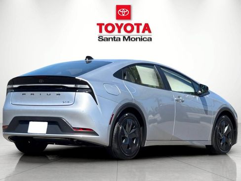 New 2026 Toyota Prius Plug-In Hybrid FWD image 3