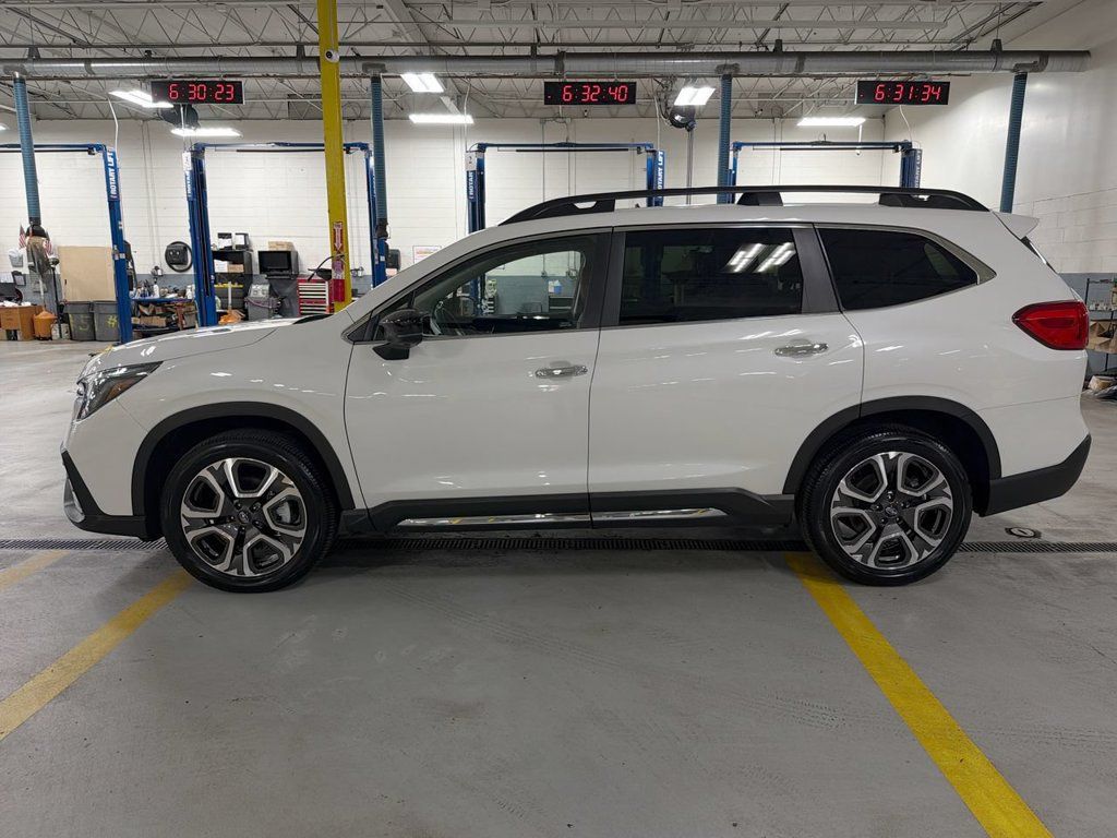 Used 2025 Subaru Ascent Touring AWD/4WD image 5