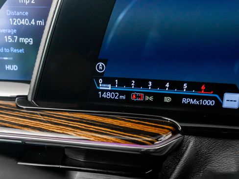 Used 2024 Cadillac Escalade ESV Premium Luxury image 47