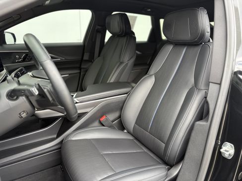 Used 2024 Cadillac Lyriq Luxury AWD/4WD image 12