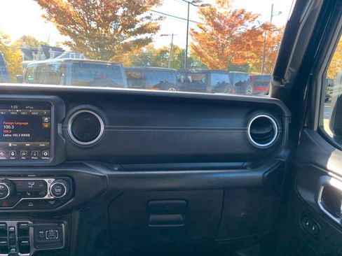 Used 2023 Jeep Wrangler Sahara w/ Cold Weather Group image 17