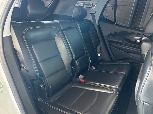 Used 2024 GMC Terrain SLT AWD/4WD image 34
