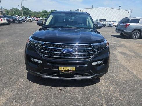 Used 2024 Ford Explorer XLT w/ Equipment Group 202A image 8