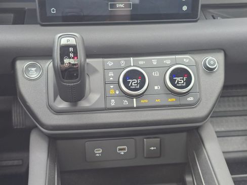 Used 2023 Land Rover Defender 110 X-Dynamic SE AWD/4WD image 25