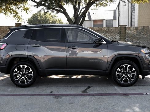 Used 2022 Jeep Compass Limited image 14