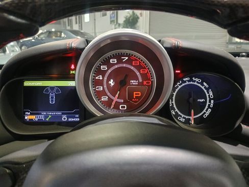 Used 2018 Ferrari California T RWD image 19