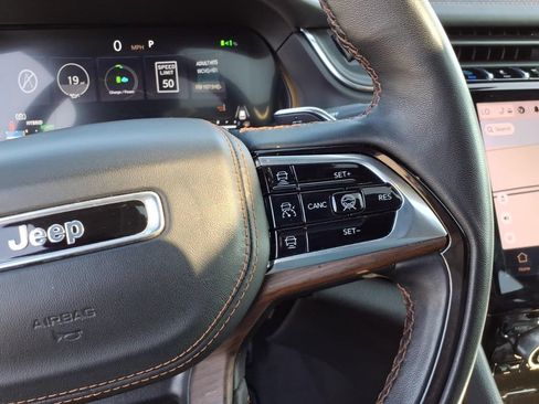 Used 2023 Jeep Grand Cherokee Summit w/ Luxury Tech Group V AWD/4WD image 10
