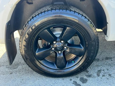 Used 2018 RAM 1500 SLT AWD/4WD image 9