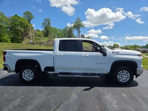 Used 2025 Chevrolet Silverado 2500 LT AWD/4WD image 8