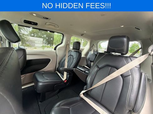 Used 2024 Chrysler Pacifica Touring-L FWD image 32
