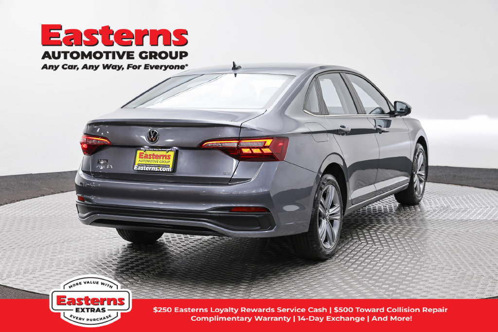 Used 2024 Volkswagen Jetta SE FWD image 6