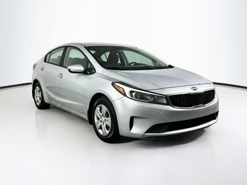 Used 2017 Kia Forte LX FWD image 2