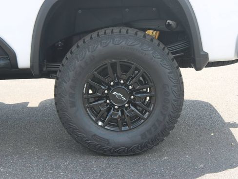 New 2026 Chevrolet Silverado 2500 ZR2 w/ LPO, Dark Essentials Package AWD/4WD image 18