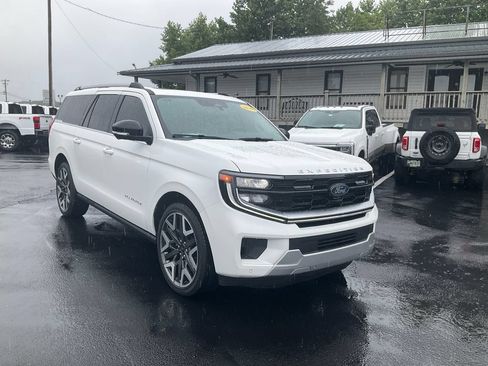 New 2026 Ford Expedition Max Platinum w/ Platinum Ultimate Package AWD/4WD image 3